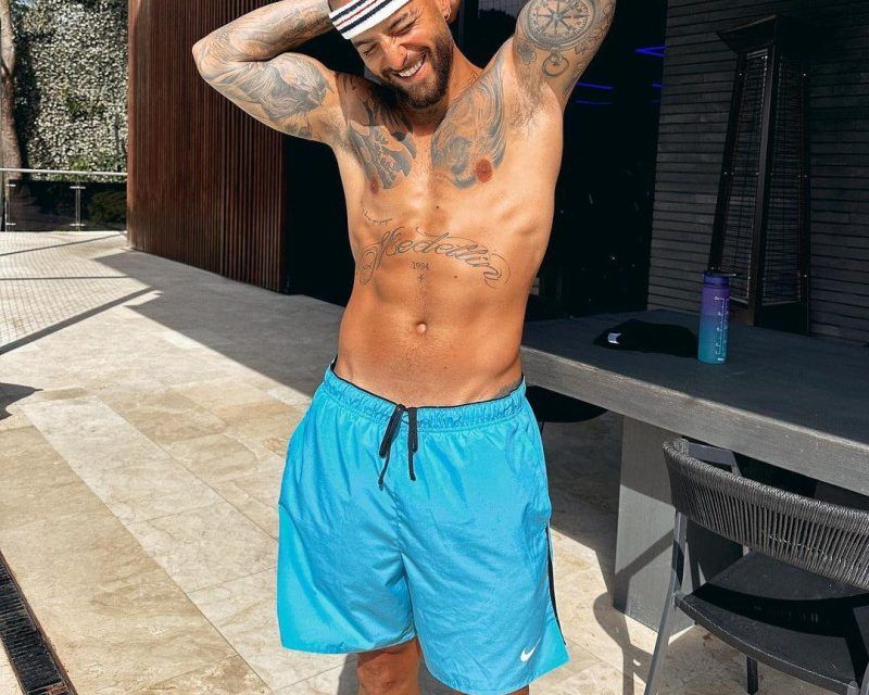 Maluma denuncia que fue «denigrado» por su ropa