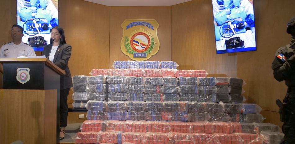 Ocupan casi una tonelada de cocaína y apresan tres venezolanos en Peravia