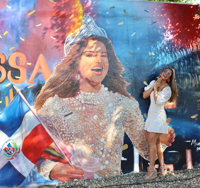 Alcaldía Santiago reconoce a la presentadora Clarissa Molina