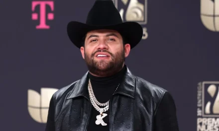 Cantante mexicano denuncia fue golpeado por su exesposa
