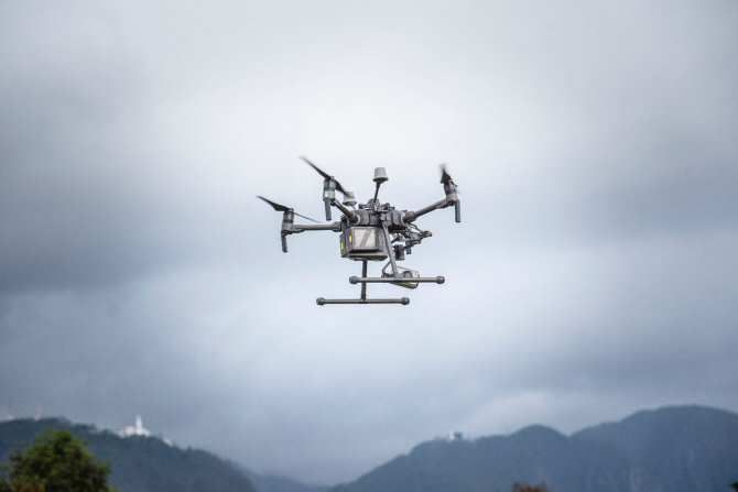 Drones para detectar cables de suministro eléctrico invadidos por vegetación