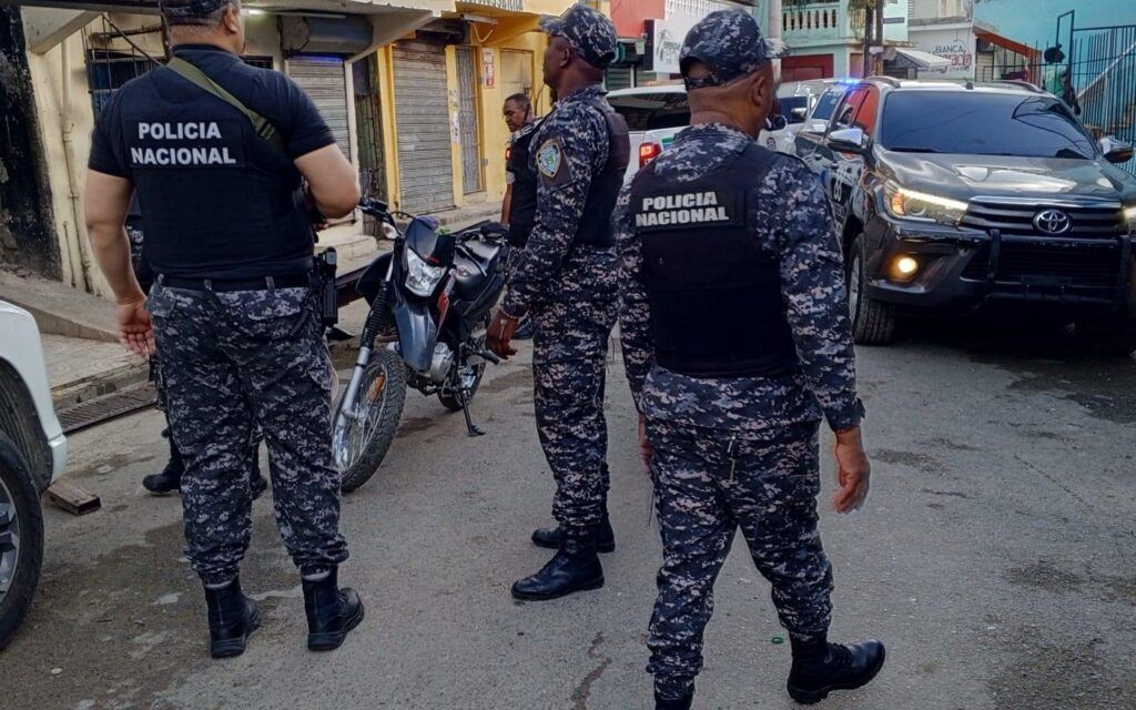Policía detiene a cinco nacionales haitianos por agresión contra un capitán y un raso durante operativo en Herrera, SDO.
