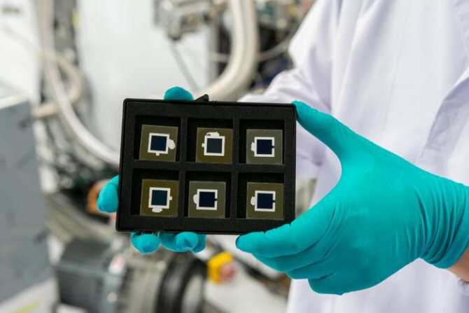 Récord mundial de eficiencia de células solares con triple unión