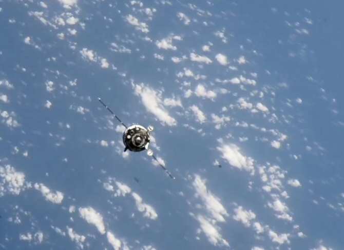 Los astronautas de la nave Soyuz MS-25 llegan a la Estación Espacial Internacional
