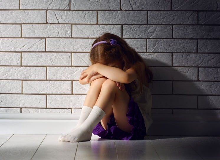 Hombre violó a niña de 7 años en San Cristóbal; ya lo apresaron