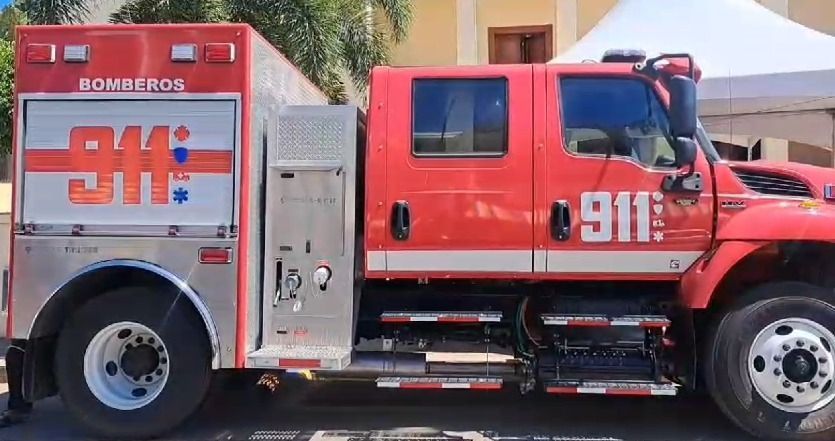 Gobierno entrega camión a bomberos de Mao y RD$6 MM al Ayuntamiento