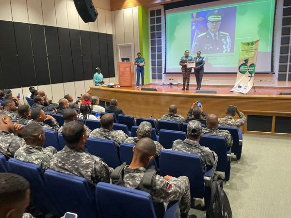 La Cnel Juana Almonte, es Reconocida por su Excepcional Trayectoria en la Policía Nacional por Promover la Equidad de Género y el Bienestar de sus Agentes