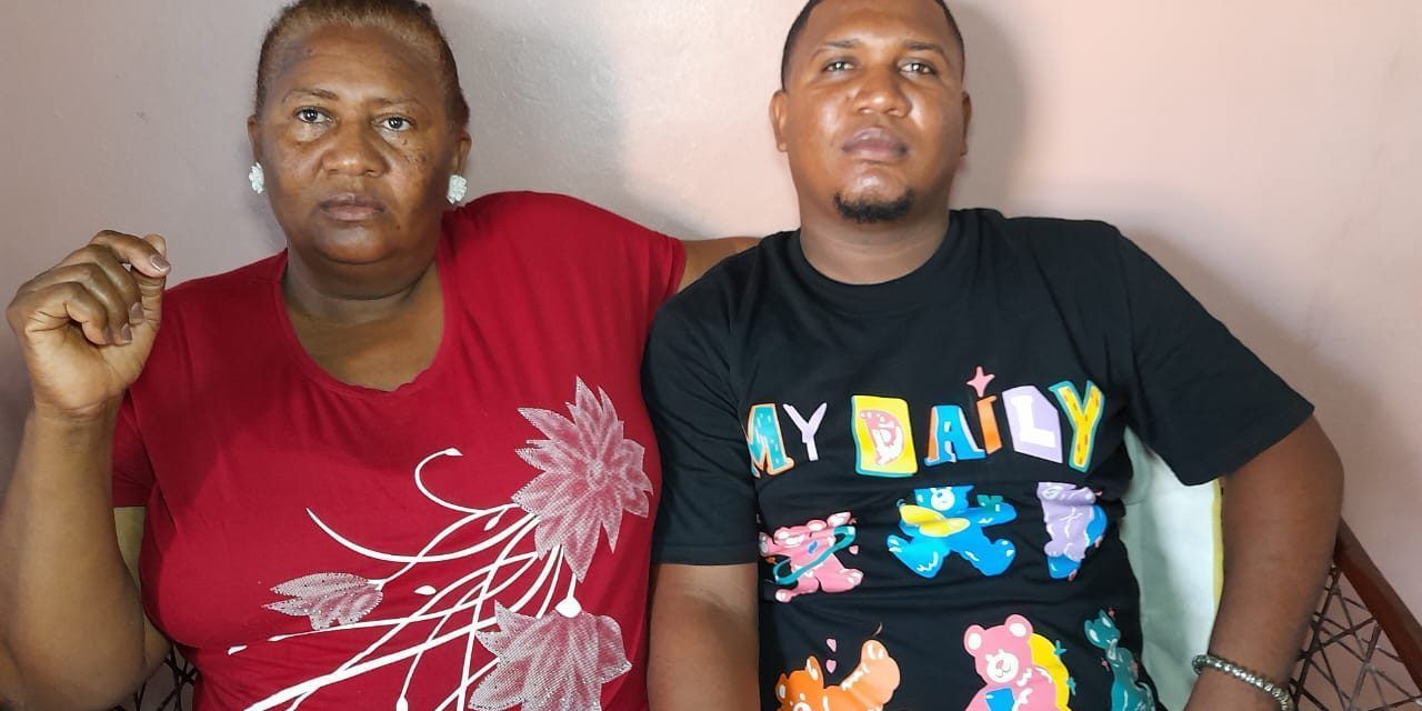 Mujer niega implicación de su hijo en asesinato en Barahona