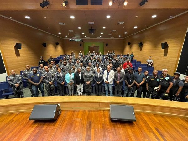 La coronel Juana Almonte, Directora Regional Sur Central promueve la igualdad de género en la Policía a través de charla educativa