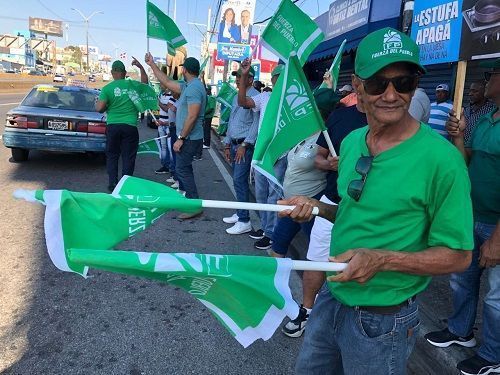 Miembros de FP en SDE despiden a bañistas, viajeros y vacacionistas por Semana Santa