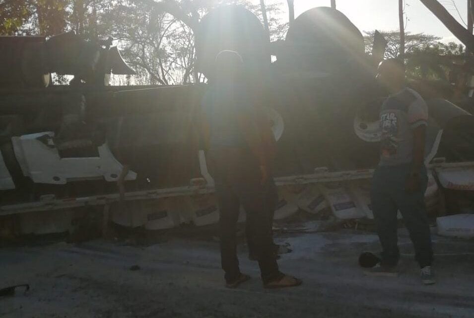 patana termina virada en accidente múltiple en Yaguate, San Cristóbal