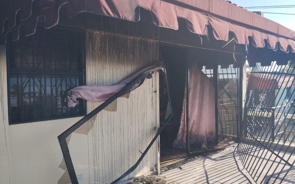 Policía Nacional y M.P junto al Cuerpo de Bomberos asumen investigación para determinar origen de incendio en vivienda ubicada Villa Mella, S.D.N, donde fallecieron dos menores y un adulto.