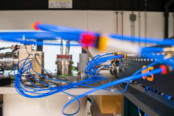 Hacia un bit cuántico híbrido para lograr una computación cuántica más robusta