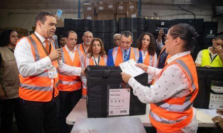 Las carpas cerca de los colegios electorales es un delito