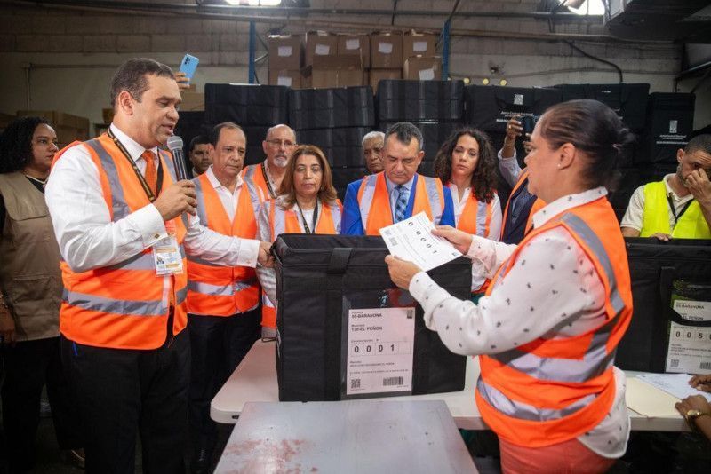 Las carpas cerca de los colegios electorales es un delito