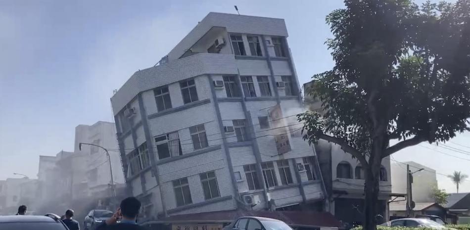 9 muertos y mil heridos tras sismo de 7.2