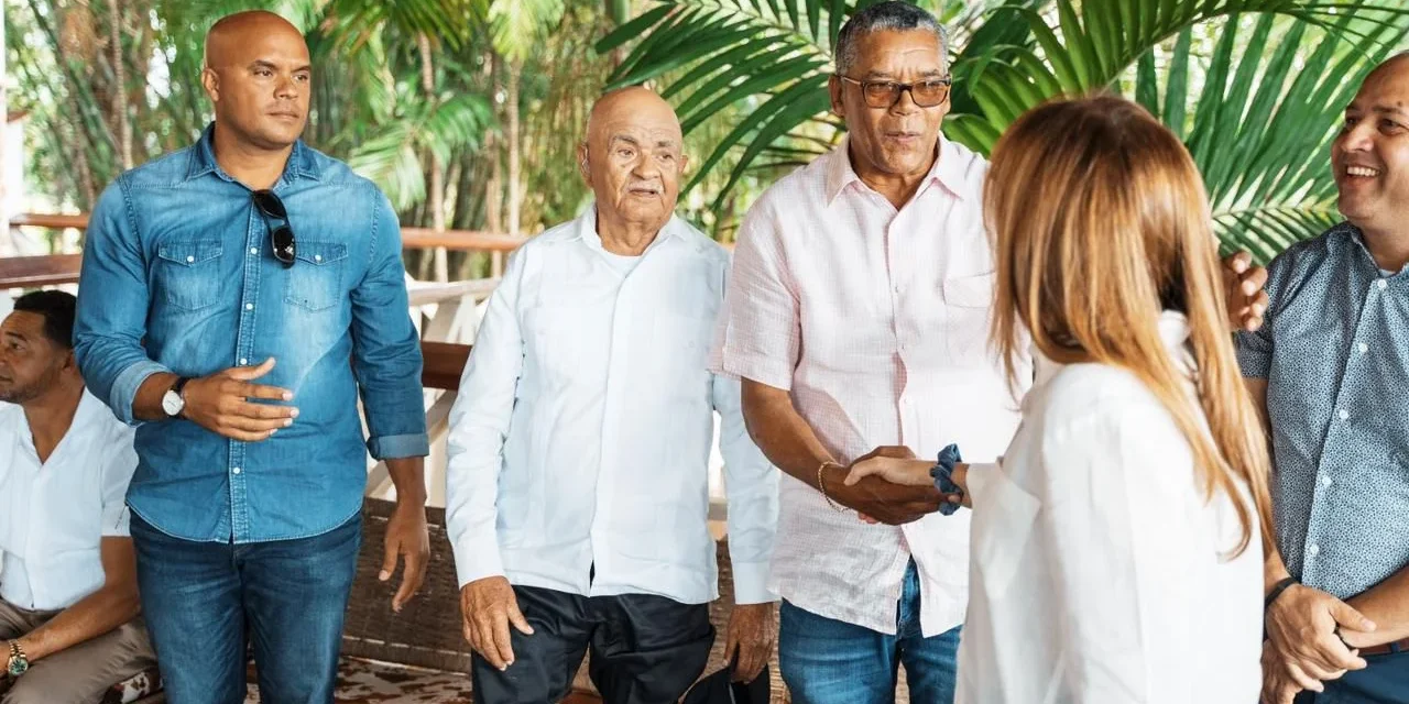 Carolina visita San Cristóbal, Peravia y La Altagracia en apoyo a candidatos congresuales