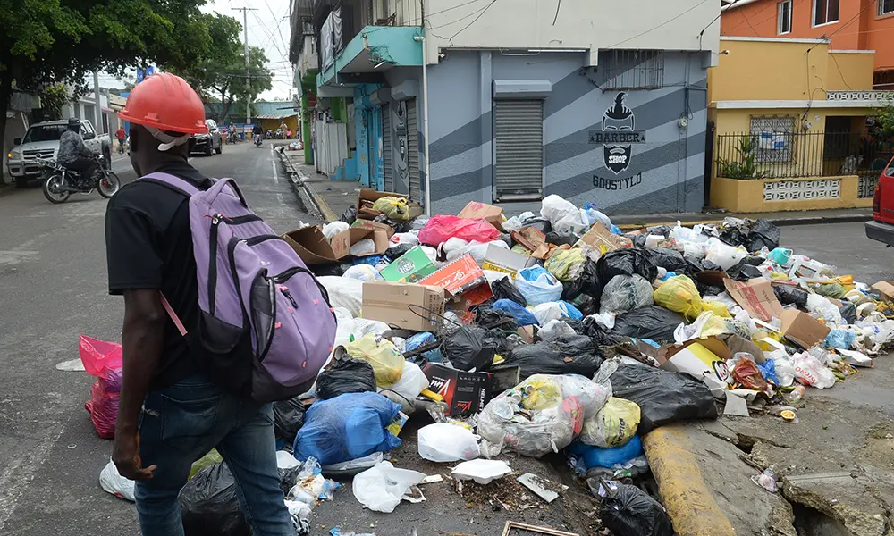 Alcaldía defiende recogida de basura en Santiago