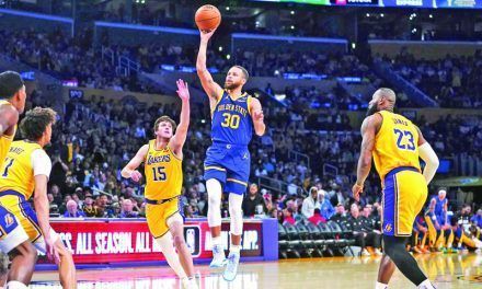 Los tres grandes luchan por pasar a los playoffs de la NBA