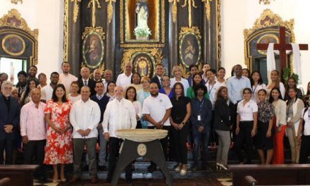 Cenapec celebra misa por sus 52 años educando a distancia