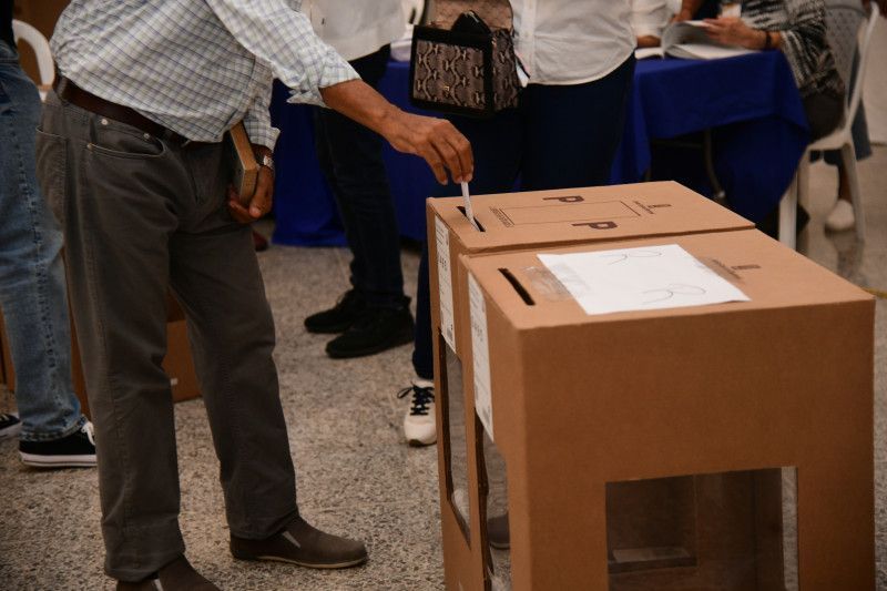 La ley contempla hasta tres años de prisión por comprar y vender cédula