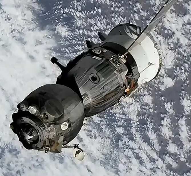 La Soyuz MS-24 trae a la Tierra a tres astronautas