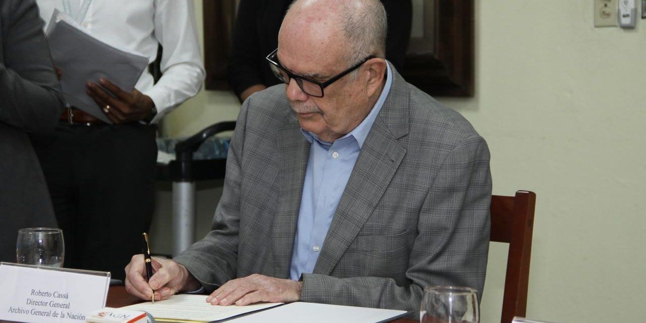AGN y SIAF firman convenio para catalogar fuentes de la historia de RD conservadas en Francia