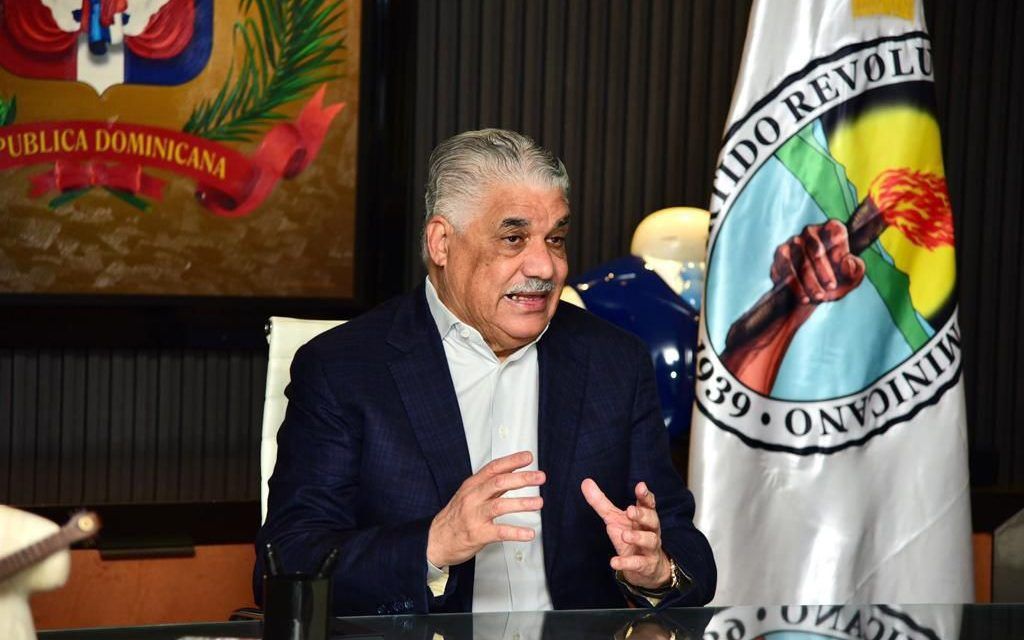 Miguel Vargas: “Presión factores de poder y de la oposición llevan gobierno a legalidad”