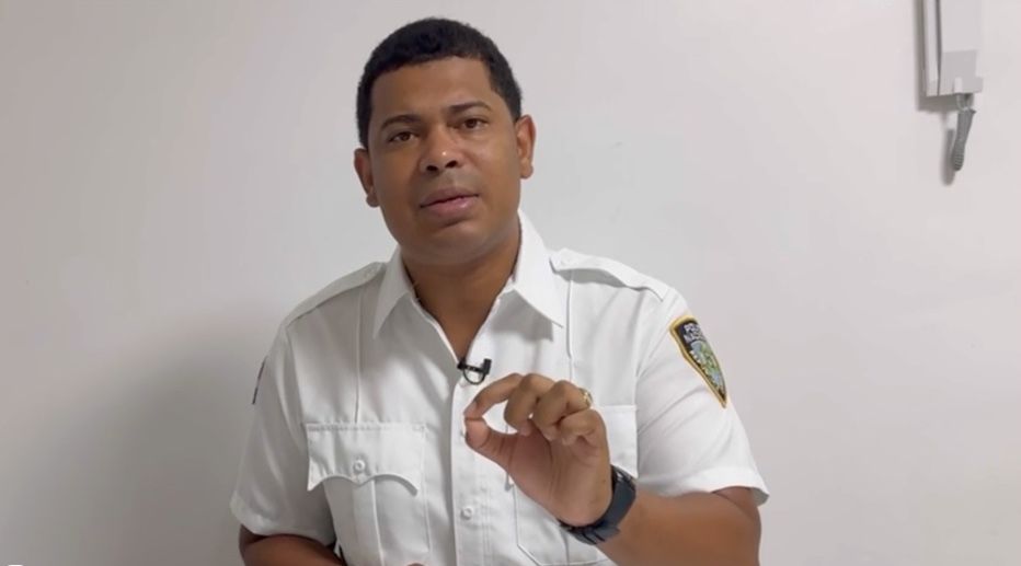 Ocupan armas, presuntas drogas y dinero mediante allanamiento en La Vega