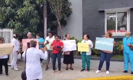 Enfermeras de San Cristóbal protestan en demanda de varias reivindicaciones laborales