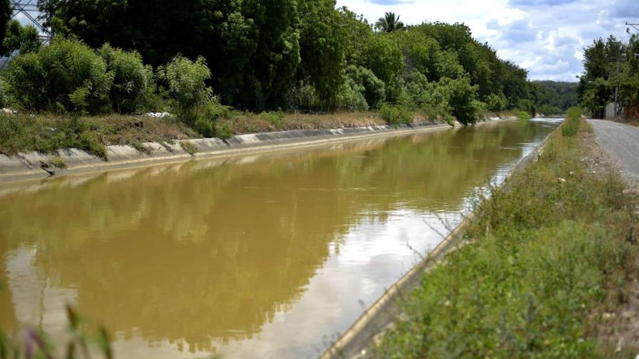 Desaparecido un haitiano que se lanzó a canal huyendo de agentes de Migración en Santiago