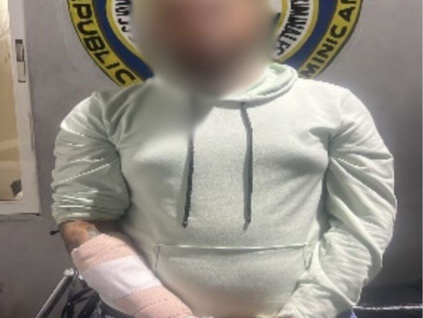 Policía y Ministerio Público capturaron en La Caleta, Boca Chica, hombre causó quemaduras a ex pareja e hijo de esta, de 5 años.