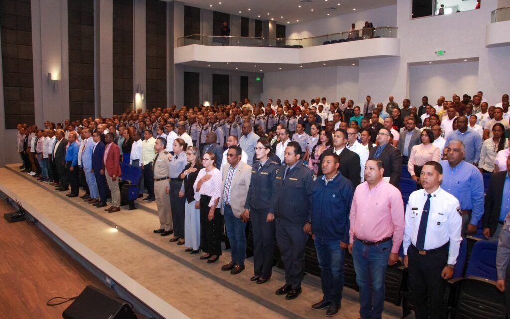 IPES realiza Segunda Feria Innovación Universitaria Dominicana 2024 en el auditórium de la Policía Nacional.