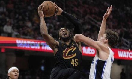 Donovan Mitchell encesta 39 y los Cavaliers avanzan a la siguiente fase