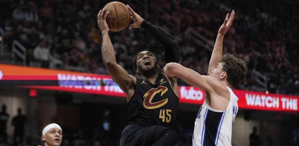Donovan Mitchell encesta 39 y los Cavaliers avanzan a la siguiente fase
