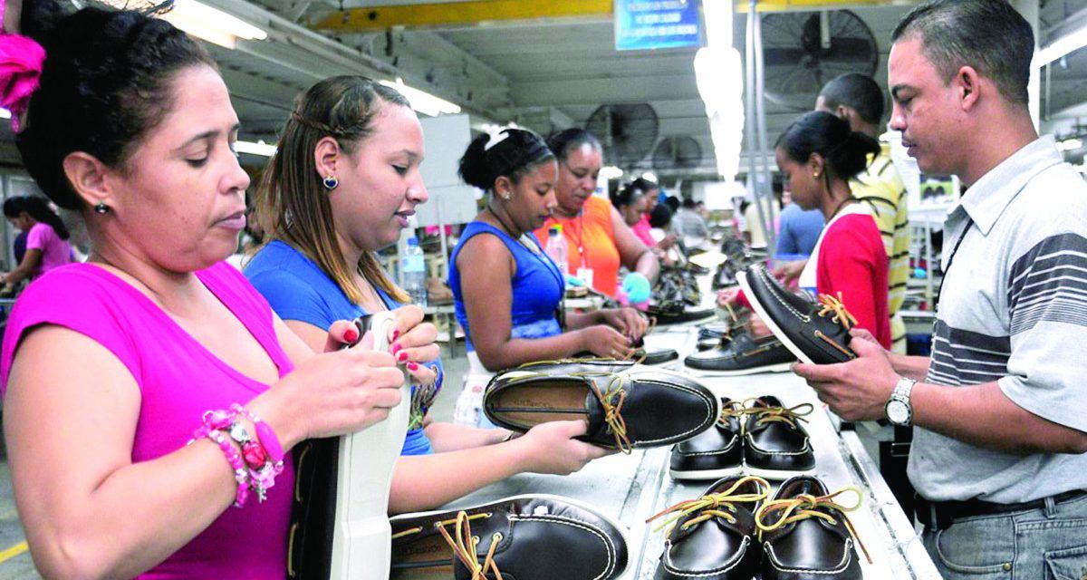 Unos 522 empleados participan en plan de semana laboral