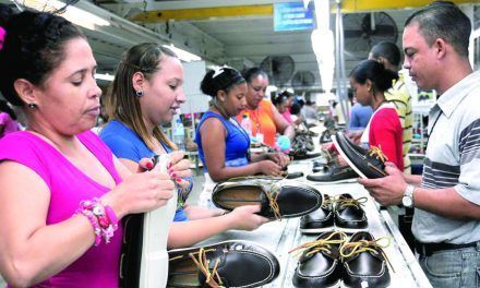 Unos 522 empleados participan en plan de semana laboral