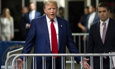 Jueza pospone juicio en contra de Donald Trump