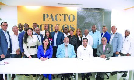 Pacto por los Animales consiguió firma de embajadores, empresarios, alcaldes y regidores