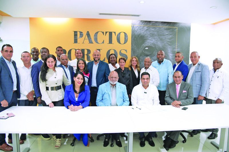 Pacto por los Animales consiguió firma de embajadores, empresarios, alcaldes y regidores