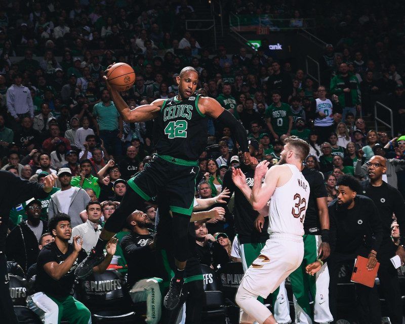 Tatum anota 25 y los Celtics eliminan a Cleveland