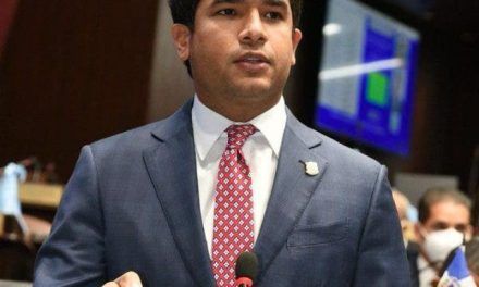 Solo tres senadores tienen menos de 45 años; Omar es el único en los 30