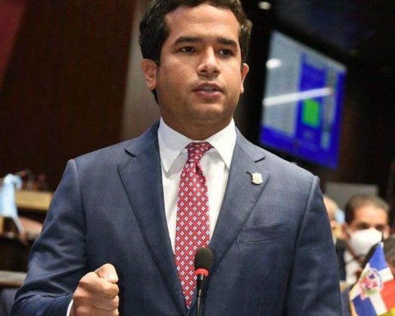 Solo tres senadores tienen menos de 45 años; Omar es el único en los 30