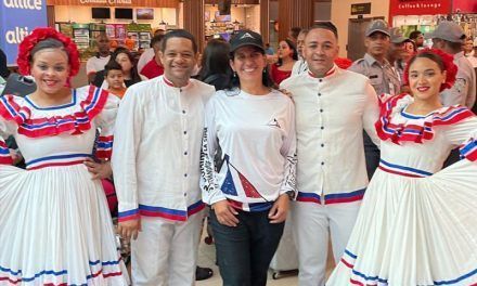 Thais Herrera llega a RD tras subir el Everest; su próxima cima será en Oceanía