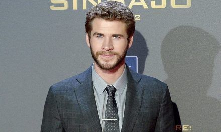 Primer vistazo al traje de Geralt de Rivia en la temporada 4 de ‘The Witcher’, en el doble de Liam Hemsworth