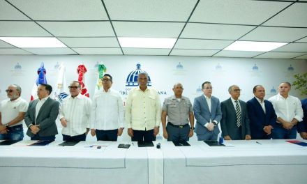 Director general PN participa en firma de convenio mediante el cual se agregarán cámaras del sector privado al sistema del 911.