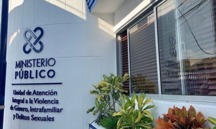 Policía Nacional acompaña al MP en investigaciones en torno a signos de maltrato físico a niña en una guardería en La Vega.