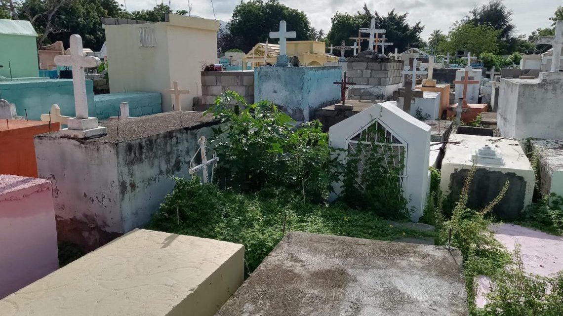 Alcaldía de Azua ejecuta acondicionamiento del cementerio nuevo