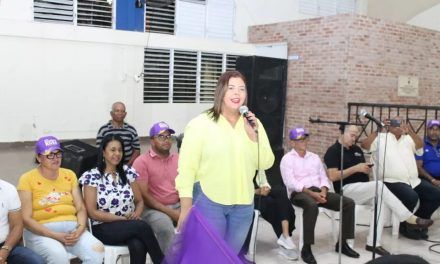 Elizabeth Rosa se compromete “a ser la voz en el Congreso y a trabajar por un futuro mejor”