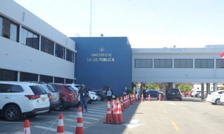Ministerio de Salud recomienda consumo de abundante de agua ante ola de calor